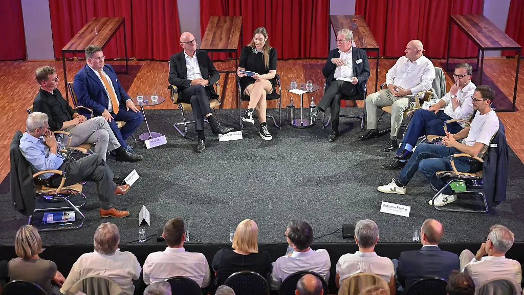 Schlagabtausch-vor-der-Wahl-Talkrunde-der-Spitzenkandidaten-von-Brandenburger-Parteien