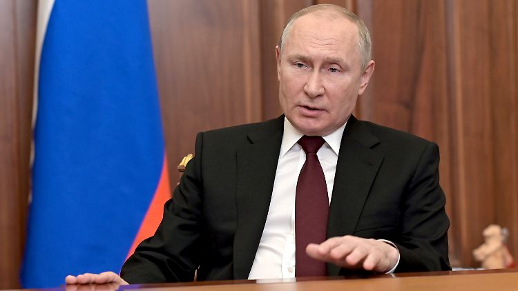 In seiner Rede am Montag erklärt Putin die Anerkennung der selbst ernannten Volksrepubliken Luhansk und Donezk auch mit der Geschichte der Ukraine, die in seinen Augen keine eigenständige ist. 