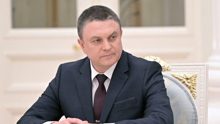 Leonid Passetschnik, Anführer in Luhansk, bei einer Zeremonie zur Unterzeichnung eines Dokuments zur Anerkennung der Unabhängigkeit der Separatistengebiete in der Ostukraine.
