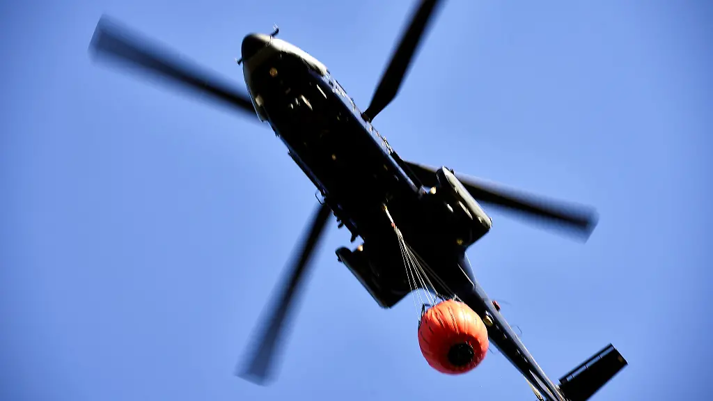 Loeschhubschrauber-waren-bei-dem-Waldbrand-im-Einsatz
