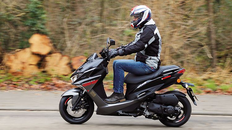 Der Malaguti Mission 125 platziert sich im Segment der Sport-Roller, das es so schon seit Jahren nicht mehr gibt.