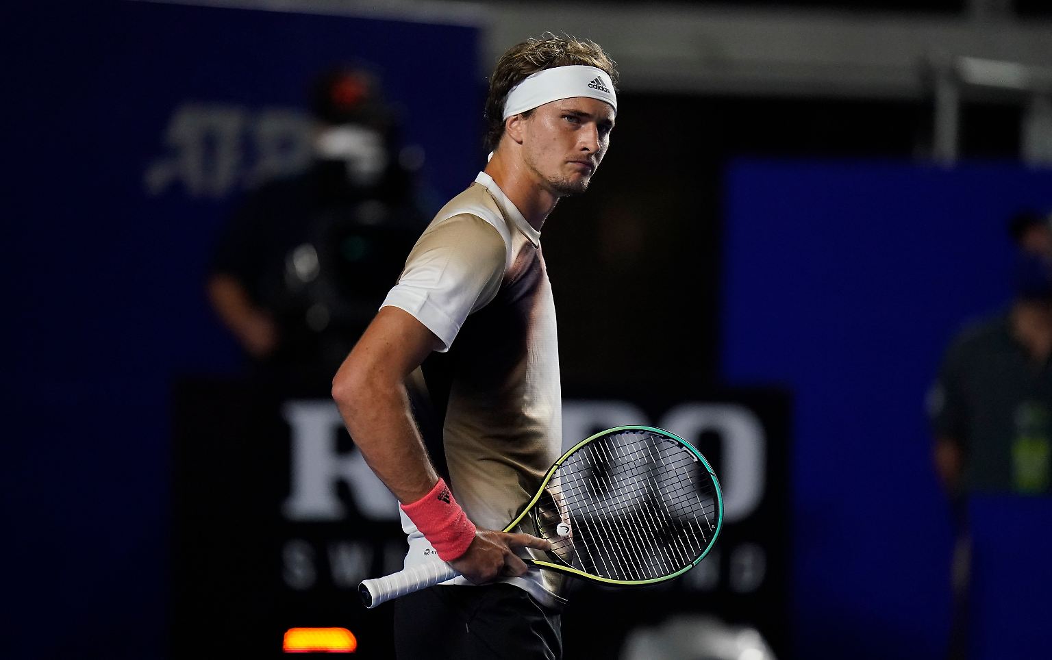 "Fucking idiot" schreit Alexander Zverev über den Platz. Gemeint ist …