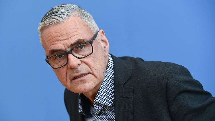 Uwe Janssens ist Chefarzt der Klinik für Innere Medizin und Internistische Intensivmedizin am St.-Antonius-Hospital in Eschweiler.