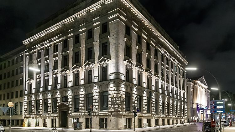 Blick auf die Warburg Bank am Alstertor in Hamburg: Das Institut spielt eine wichtige Rolle in dem Aktienskandal.