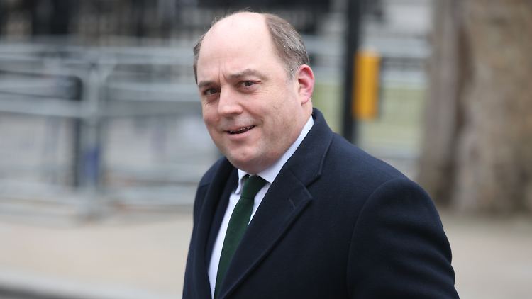 "Keine Freunde, keine Allianzen: Putin macht die dieselben Fehler wie Zar Nikolaus I.", erläutert der britische Verteidigungsminister Wallace. 