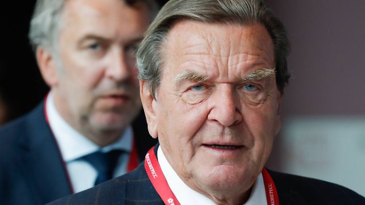 Schröder hat Führungspositionen bei den Pipeline-Projekten Nord Stream und Nord Stream 2.