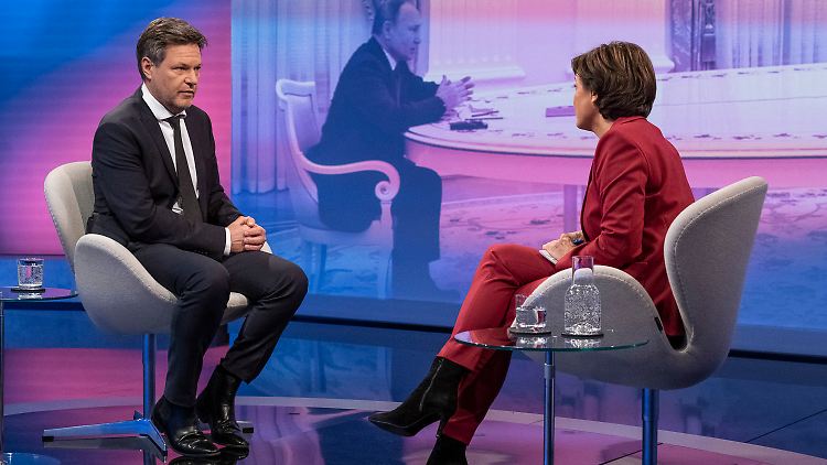 Wirtschaftsminister Habeck warnt vor einem "massiven Landkrieg in Europa".
