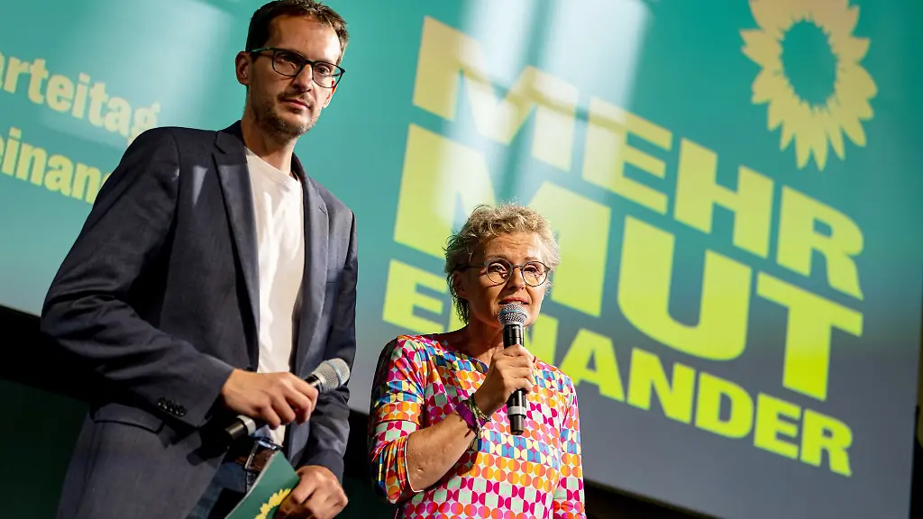 Die-Gruenen-Spitzenkandidaten-Benjamin-Raschke-und-Antje-Toepfer-stimmen-die-Partei-auf-die-Endphase-des-Wahlkampfes-ein-Am-22-September-waehlt-Brandenburg-einen-neuen-Landtag