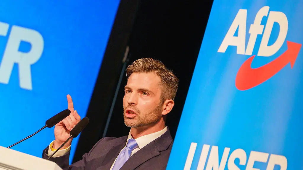 Jan-Nolte-ist-bei-der-Aufstellung-der-AfD-Landesliste-fuer-die-Bundestagswahl-auf-den-ersten-Platz-gewaehlt-worden