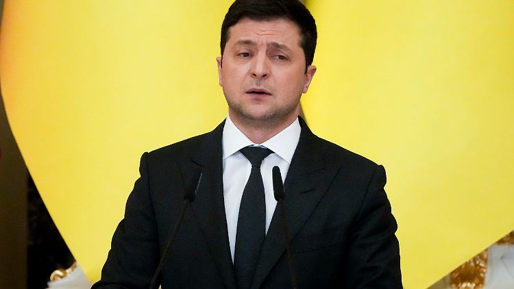 "Die Welt muss Russland zum Frieden zwingen", fordert der ukrainische Präsident Wolodymyr Selenskyj.