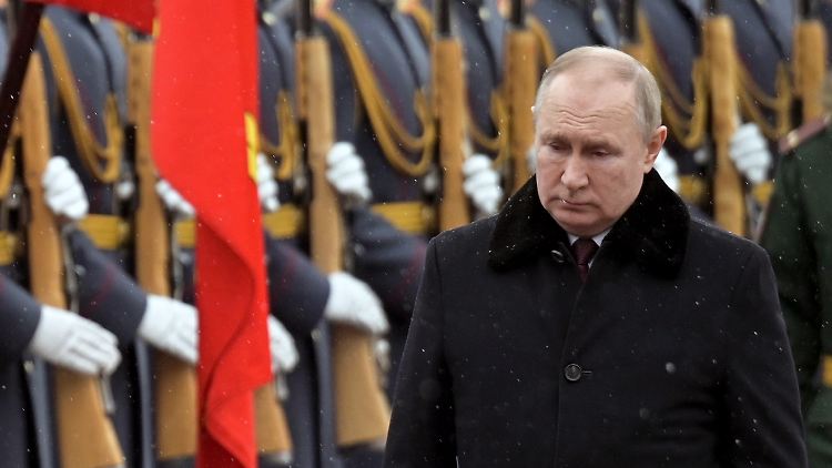 Putin lässt seine Armee in die Ukraine einmarschieren. 