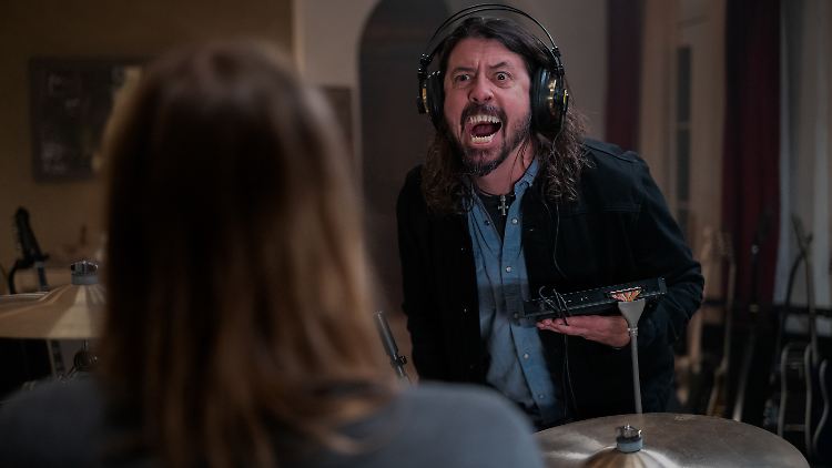 Irgendwas stimmt mit Dave Grohl nicht.