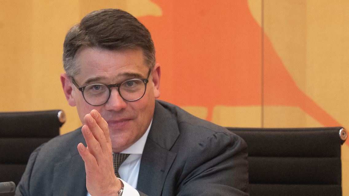Der 50-jährige Rhein ist derzeit Präsident des hessischen Landtags.