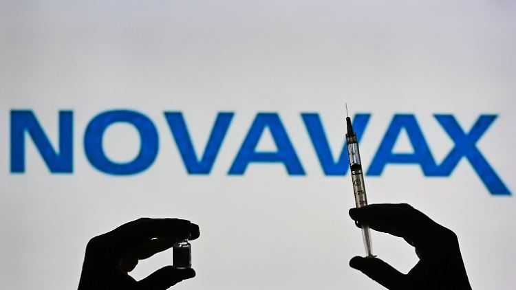 Das Präparat des Novavax Herstellers basiert auf einem klassischeren Verfahren, als die mRNA-Impfstoffe.