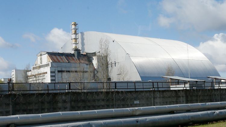 Bei der Einnahme von Tschernobyl durch russische Truppen wurde radioaktiv belastete Erde aufgewirbelt.