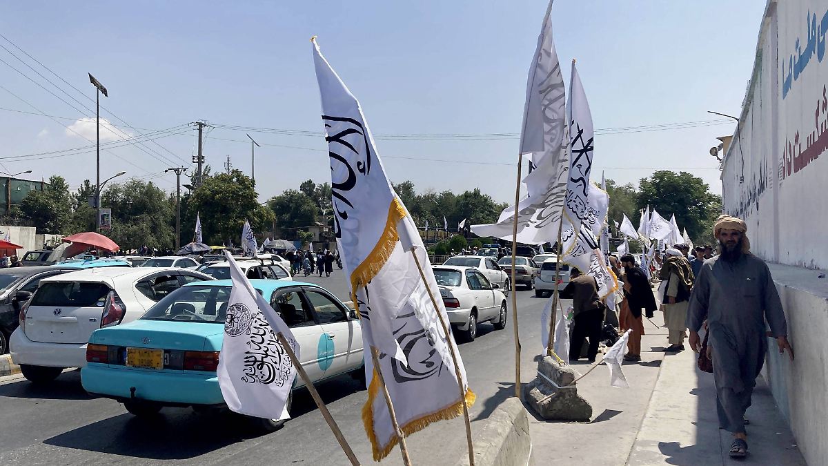 Taliban: Crimes irrelevant: First deported Afghans already released