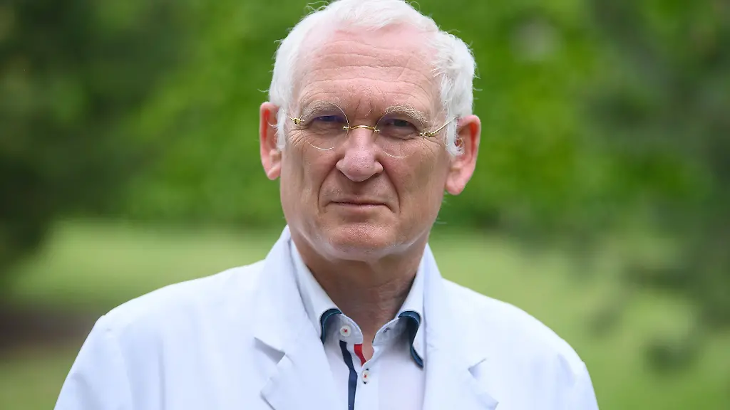 Der-Vorwurf-der-gedanklichen-Naehe-zum-Nationalsozialismus-treffe-ihn-hart-sagte-Klaus-Heckemann