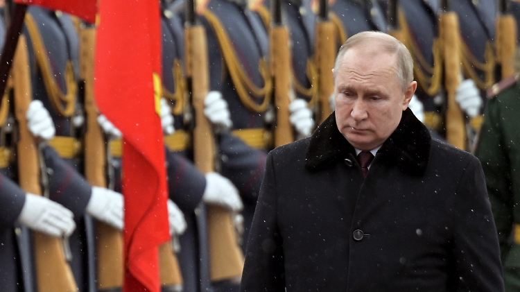 Putin hat am Tag vor dem Einmarsch in die Ukraine die gefallenen Soldaten der vergangenen Kriege geehrt.
