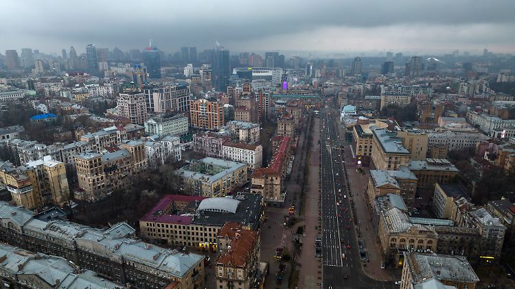 Der ukrainischen Hauptstadt Kiew steht ein Angriff russischer Truppen womöglich unmittelbar bevor. 