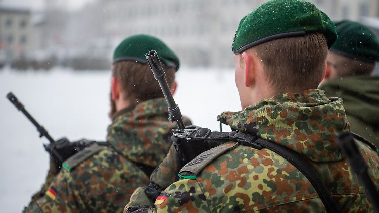 Appell auf dem Militärstützpunkt Rukla: Den Einsatzkräften der Bundeswehr fehlt es an Ausrüstung.