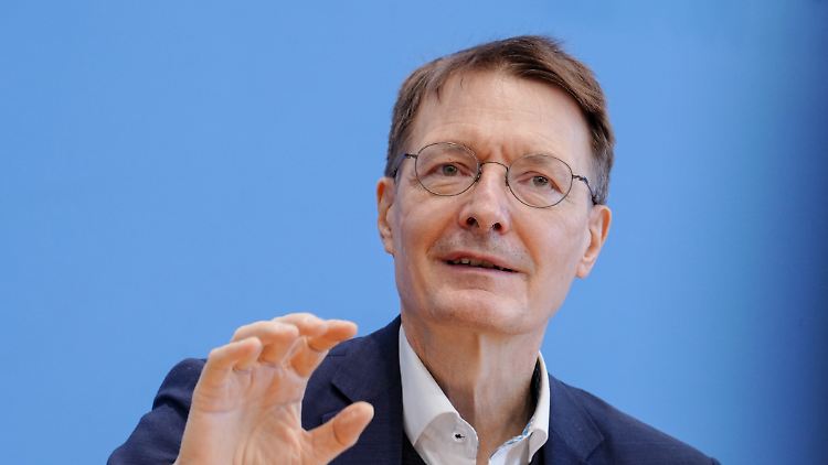 Lauterbach geht davon aus, dass sich das Virus von einem "Freedom Day, den wir feiern würden, in keiner Weise beeindrucken lässt".