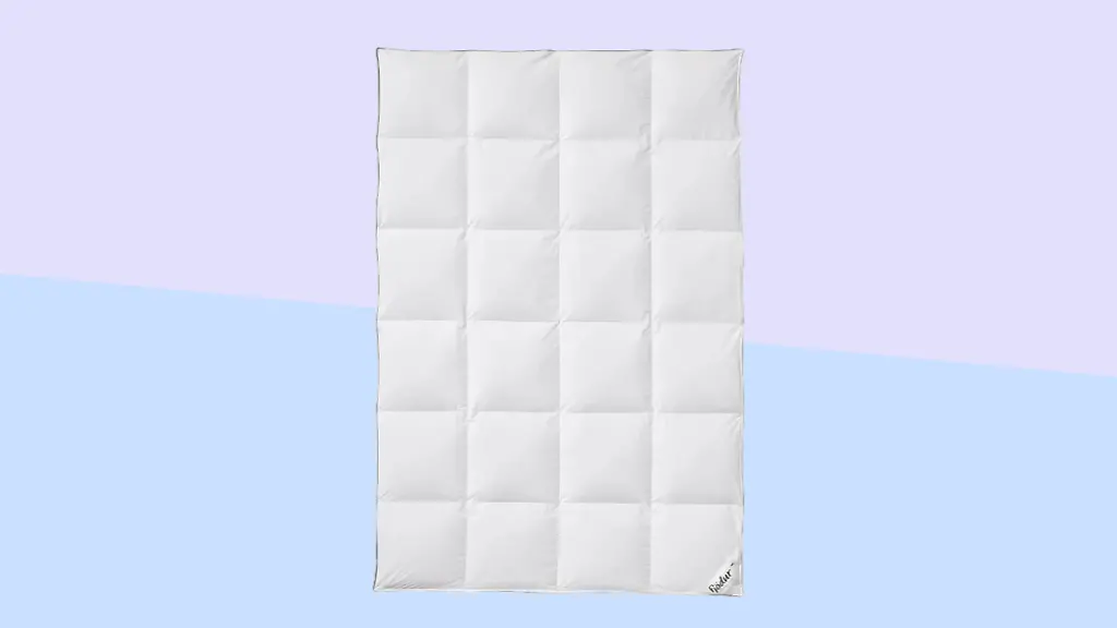 Warm-kuschelig-und-guenstig-zu-haben-Diese-Daunen-und-Federdecke-von-Fjoedur-gibt-es-im-Lidl-Angebot