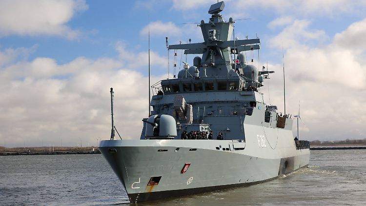 Die Korvette "Erfurt" ist mit 61 Soldatinnen und Soldaten besetzt.