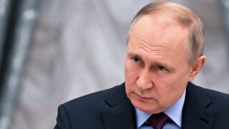 Dass die Bevölkerung unter Wirtschafts- und Finanzsanktionen leiden wird, scheint Putin herzlich egal.