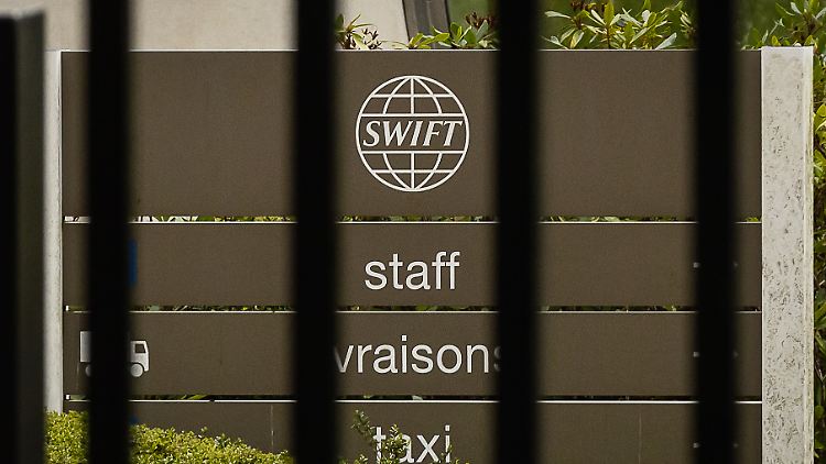 Am Eingang des Banken-Kommunikationsnetzwerks Swift (Society for Worldwide Interbank Financial Telecommunication) in der Nähe von Brüssel. 