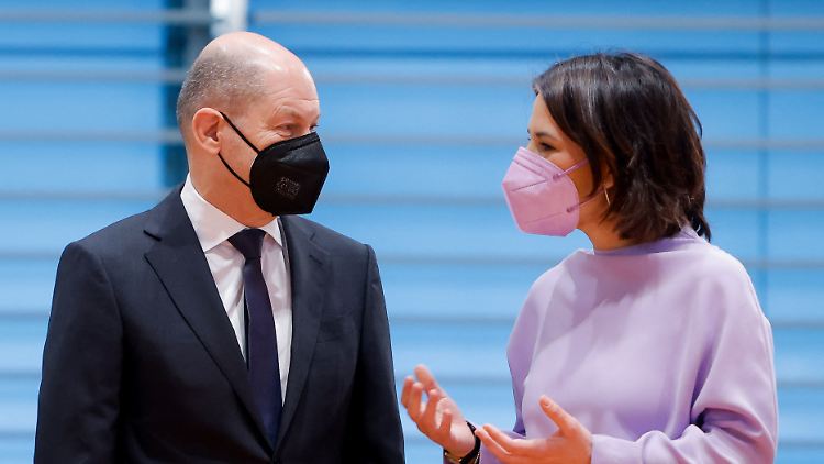 Scholz und Baerbock wollten keine Swift-Blockade - noch nicht. 