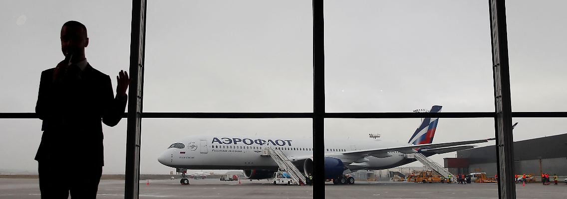 2022-02-25T170823Z_1928285812_RC25RS9YOETO_RTRMADP_3_UKRAINE-CRISIS-BRITAIN-AEROFLOT.JPG