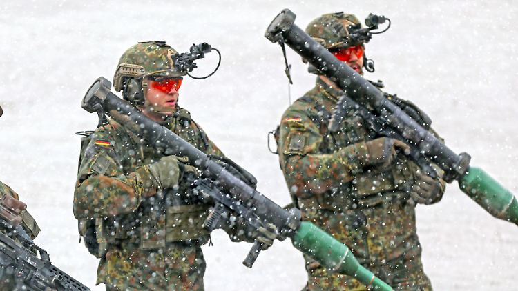 Bundeswehrsoldaten mit der Panzerfaust 3. Das Modell könnte bald auch in der Ukraine zum Einsatz kommen.