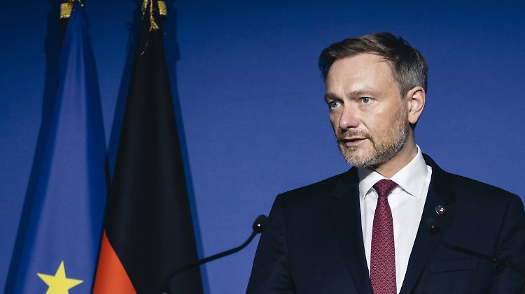 Bundesfinanzminister Lindner erwartet eine "Zäsur" in der deutschen Sicherheitspolitik.