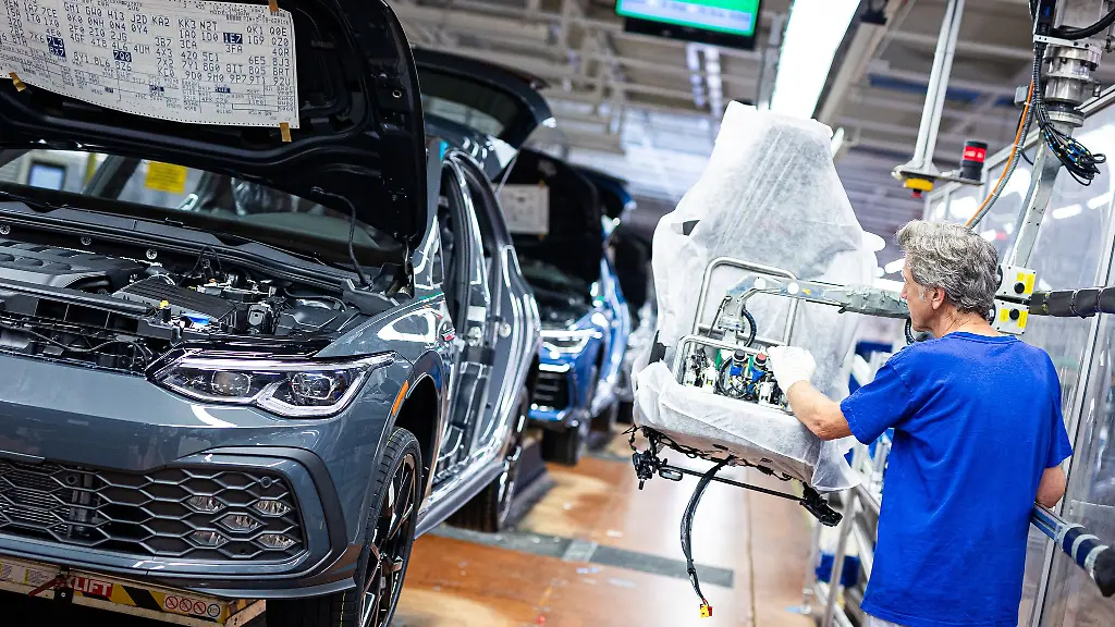 Die-Stimmung-in-der-Automobilbranche-ist-schlecht-Wer-seinen-beruflichen-Mittelpunkt-deshalb-in-einen-anderen-Sektor-verlagern-will-muss-sich-geschickt-verkaufen