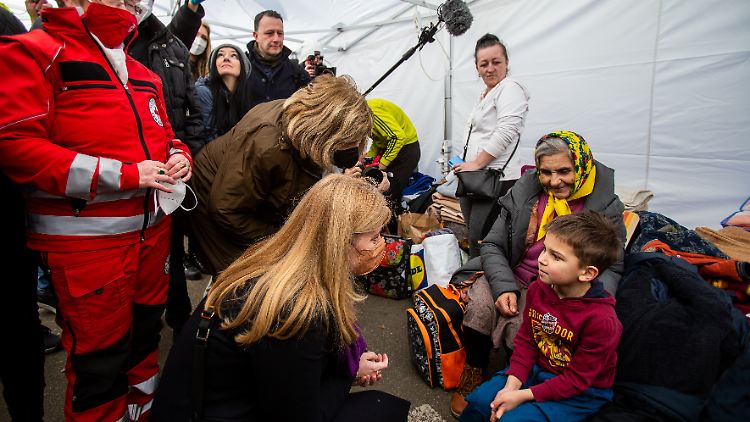 Staatspräsidentin Zuzana Caputova, bei einem Besuch in einer Einrichtung für die Aufnahme von Flüchtlingen.