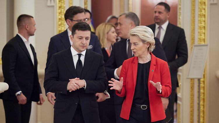 "Sie sind einer von uns und wir wollen sie drin haben", sagt Ursula von der Leyen über einen EU-Beitritt der Ukraine.