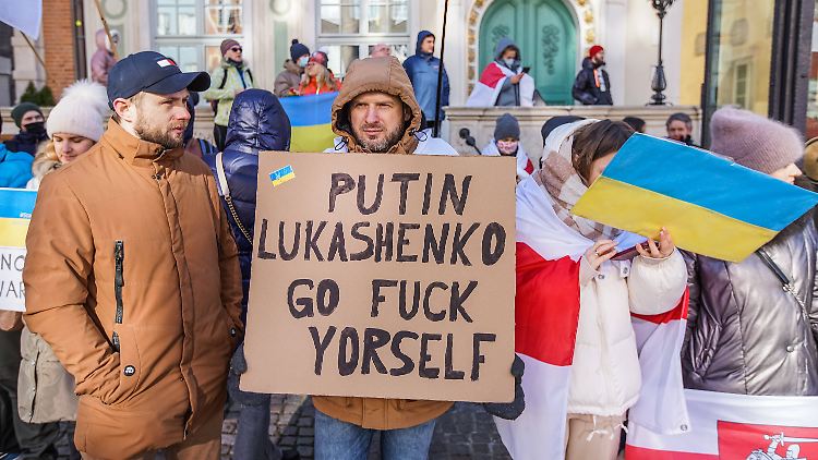 Auch außerhalb der Landesgrenzen demonstrierten Belarussen gegen das Referendum, etwa in Polen.
