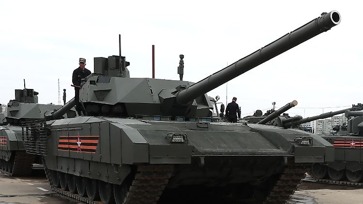 Der Kampfpanzer vom Typ T-14 Armata aus russischer Produktion wurde erstmals 2015 in Moskau vorgestellt.