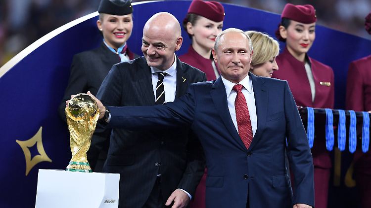 Vor dem WM-Finale 2018 strahlten Gianni Infantino und Wladimir Putin gemeinsam. 