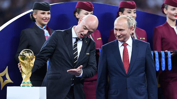 Präsident Putin hat sein Land mit seinem Krieg gegen die Ukraine um die WM-Teilnahme gebracht.