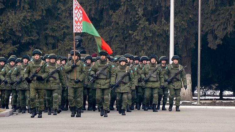 Belarussische Einheiten sollen sich auf die ukrainische Grenze zubewegen, meldet Kiew. 