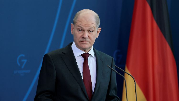 Kanzler Scholz kündigte an, den bereits beschlossenen Sanktionspaketen gegen Russland würden weitere folgen.
