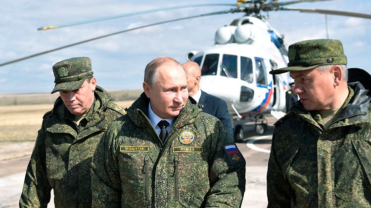 Für den Einsatz einer russischen Atomwaffe braucht es zwei der drei Männer.