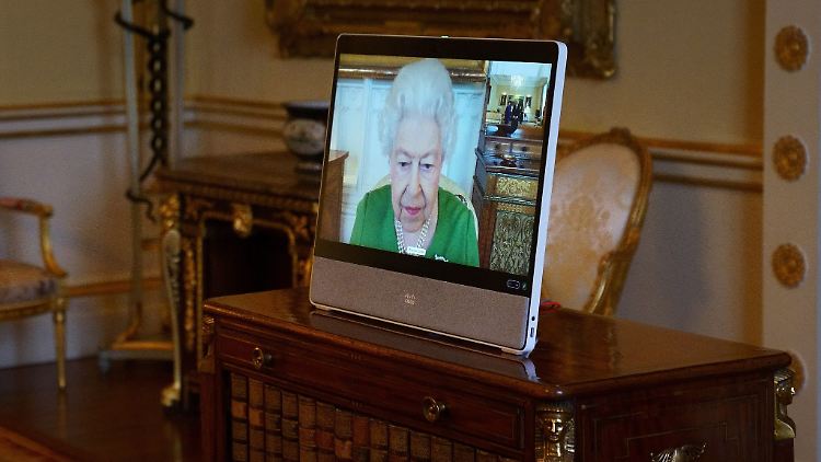 Königin Elizabeth II. bei einer virtuellen Audienz im Buckingham Palast.