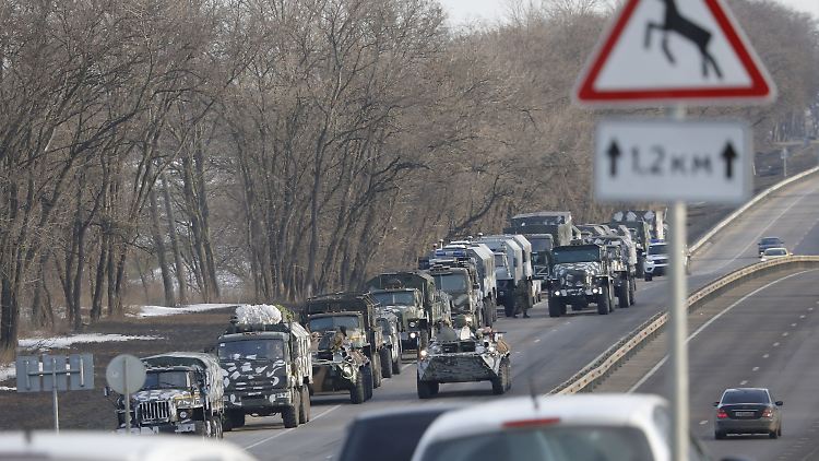 Russische Truppen setzen ihren Vormarsch auf Kiew fort.