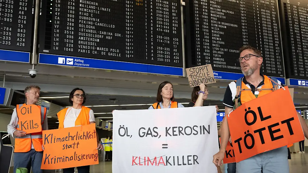 Im-Klimakollaps-muss-die-Freiheit-wohl-grenzenlos-sein-Ein-Musiker-dichtete-Ueber-den-Wolken-um