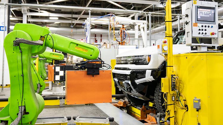 In Detroit wird seit Ende vergangenen Jahres ein ur-amerikanisches Gefährt in seiner Elektro-Version produziert: der Hummer EV.