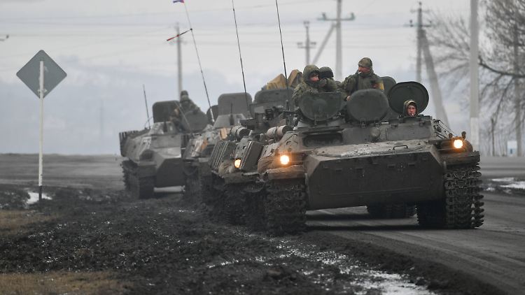 Russische Panzer auf dem Weg in die Ukraine.