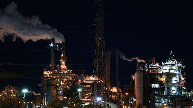 US-Präsident Biden will 30 Millionen Barrel Öl aus den strategischen Reserven freigeben.