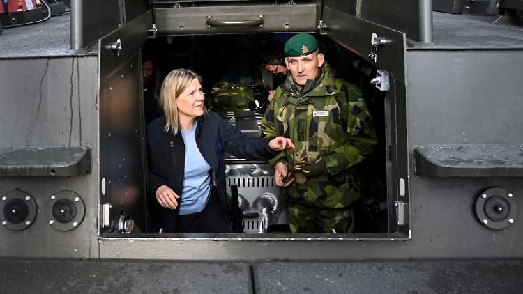 Ministerpräsidentin Magdalena Andersson will das schwedische Militär stärken.